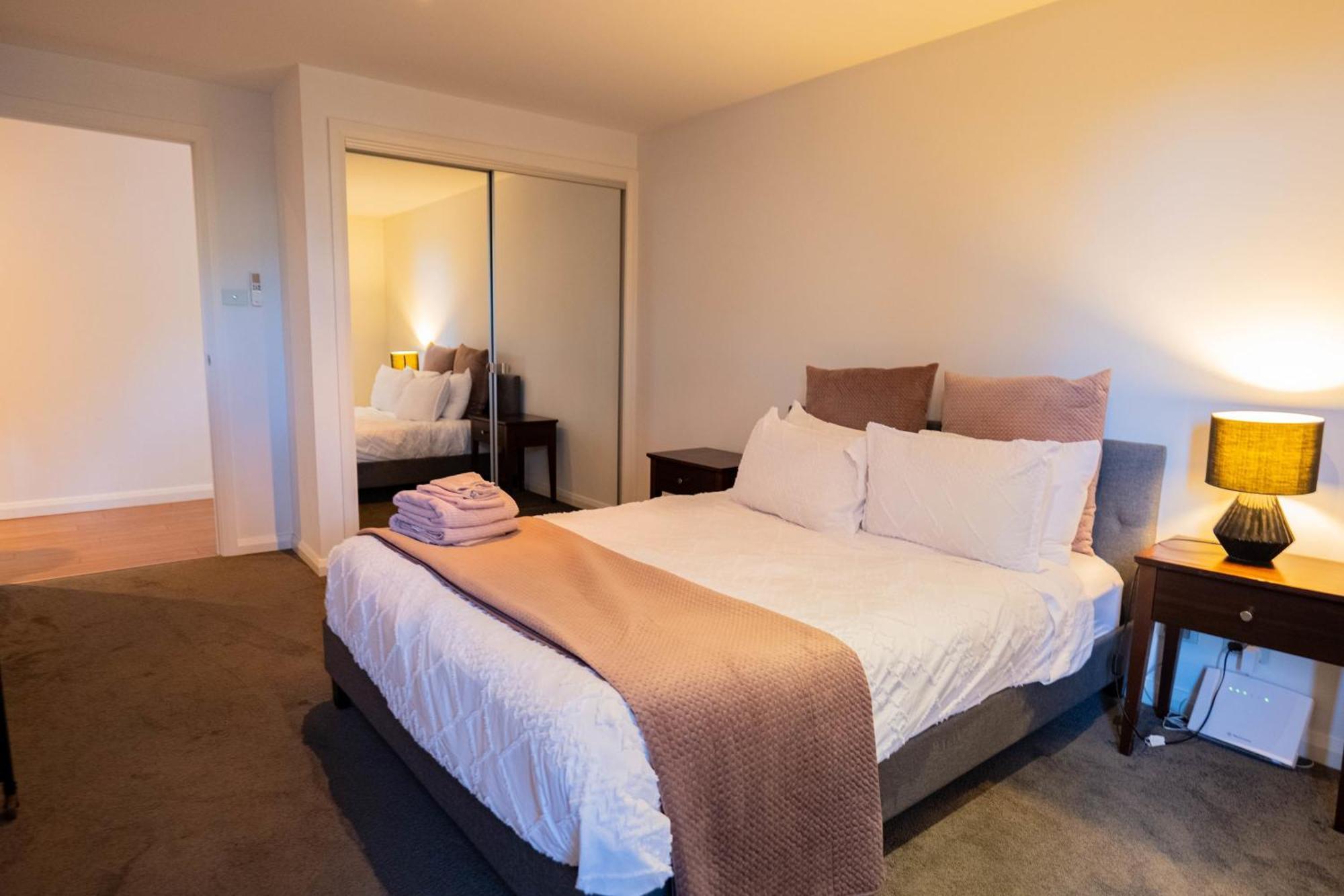 Large Executive 3 Bedroom Yarralumla المظهر الخارجي الصورة