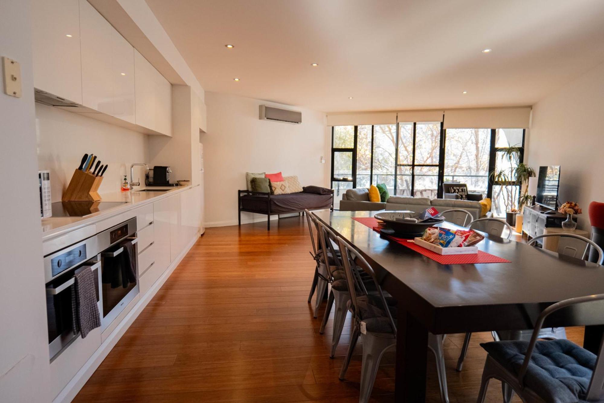Large Executive 3 Bedroom Yarralumla المظهر الخارجي الصورة